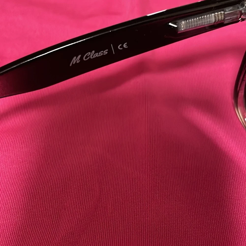 🤑SOLD🤑Blenders M Class // Tipsy Goat Polarized Sunglasses - Picture 4 of 8
